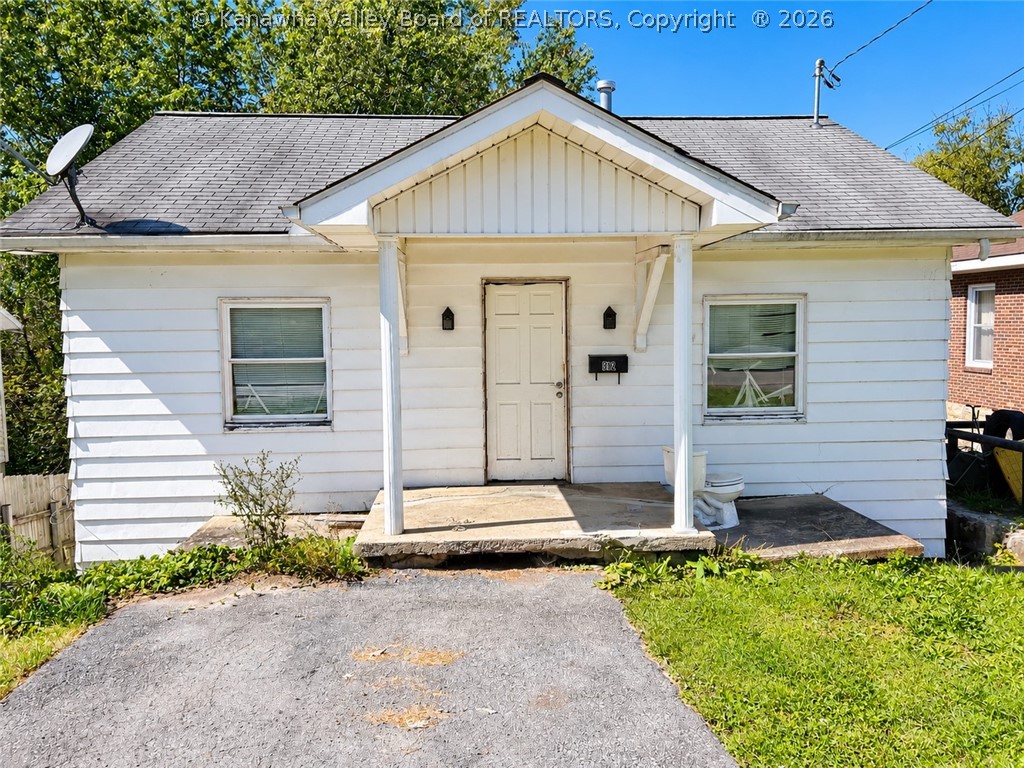 312 Burgess Street — photo