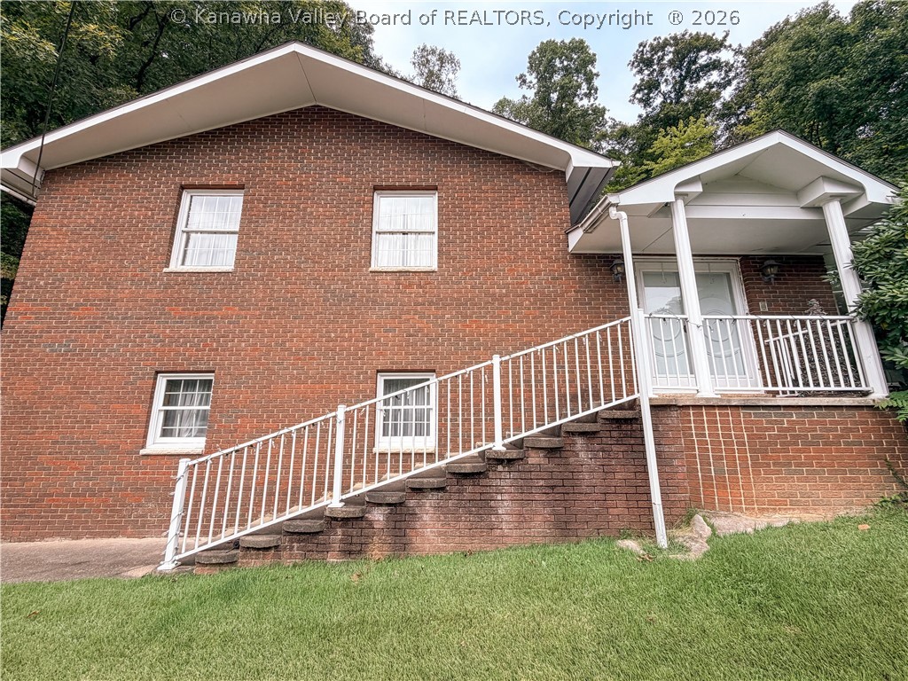 212 Hillcrest Drive — photo