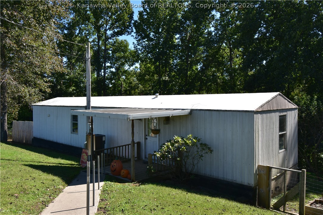 182 Upward Way — photo