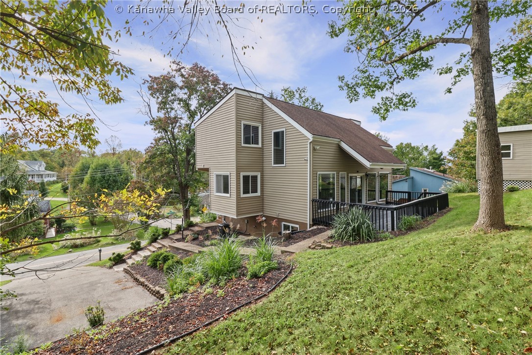 2056 Oakridge Drive — photo