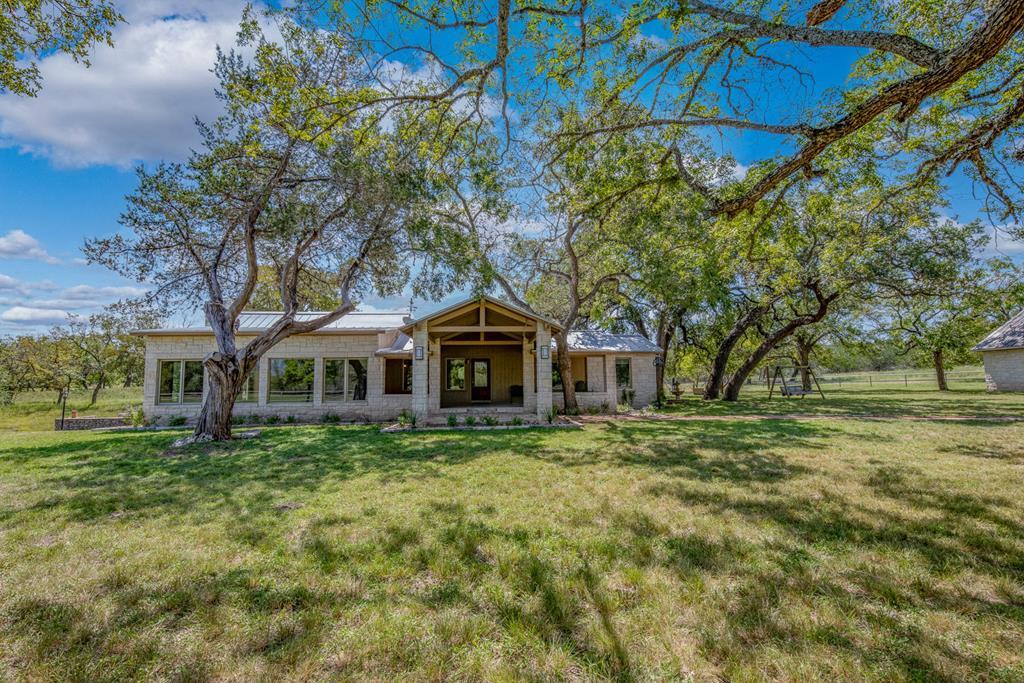 668 Elm Pass Rd, Center Point, TX 78010 — photo 2