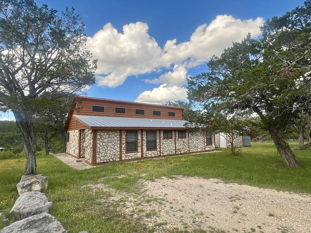 1589, 95 FM 1340 36, 37 — photo