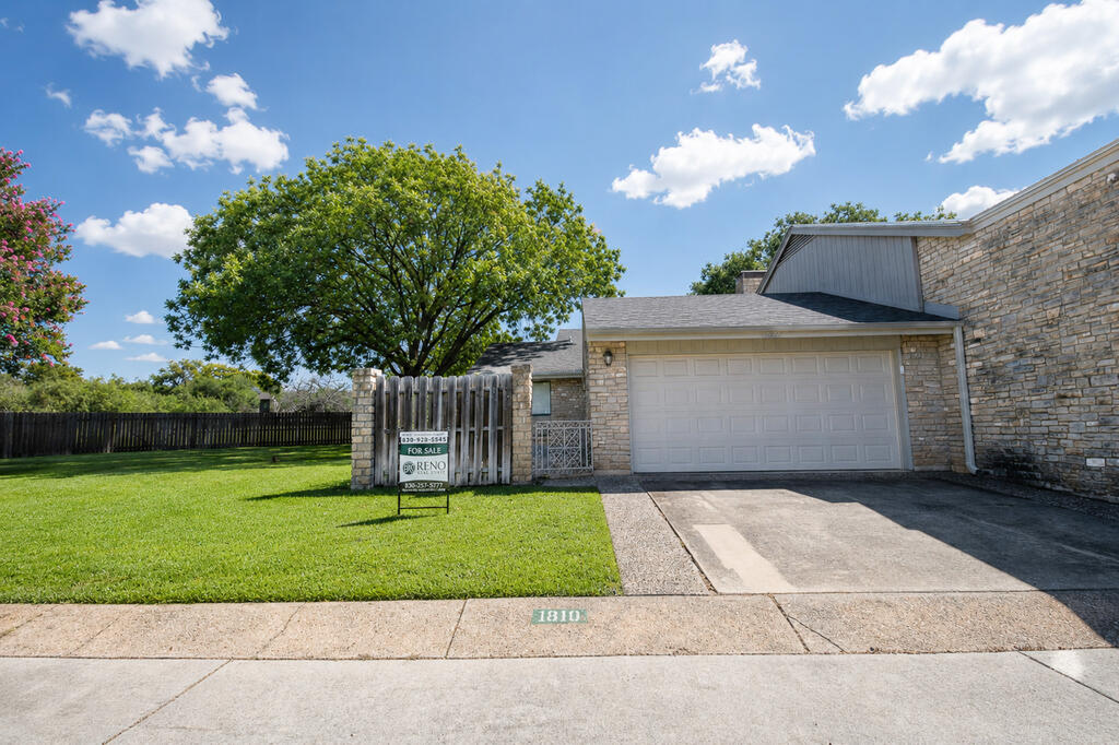 1810 N Woodstone Dr 6 — photo