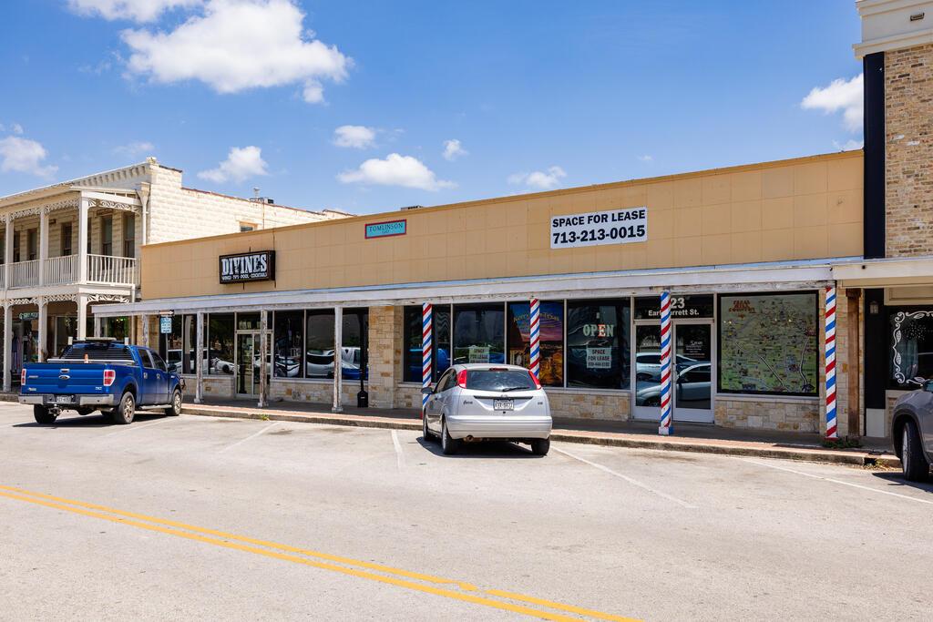 223&225 Earl Garrett — photo