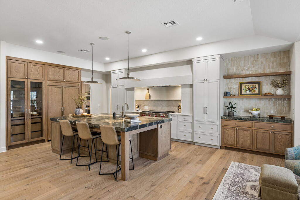 140 Oakhampton Trail 18-R, Ingram, TX 78025 — photo 2