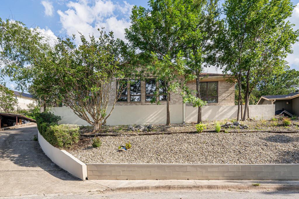 1307 Malibu Dr 15 — photo