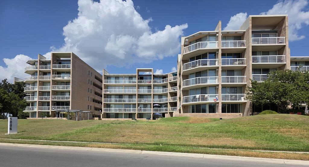 1006 Guadalupe St 3 — photo