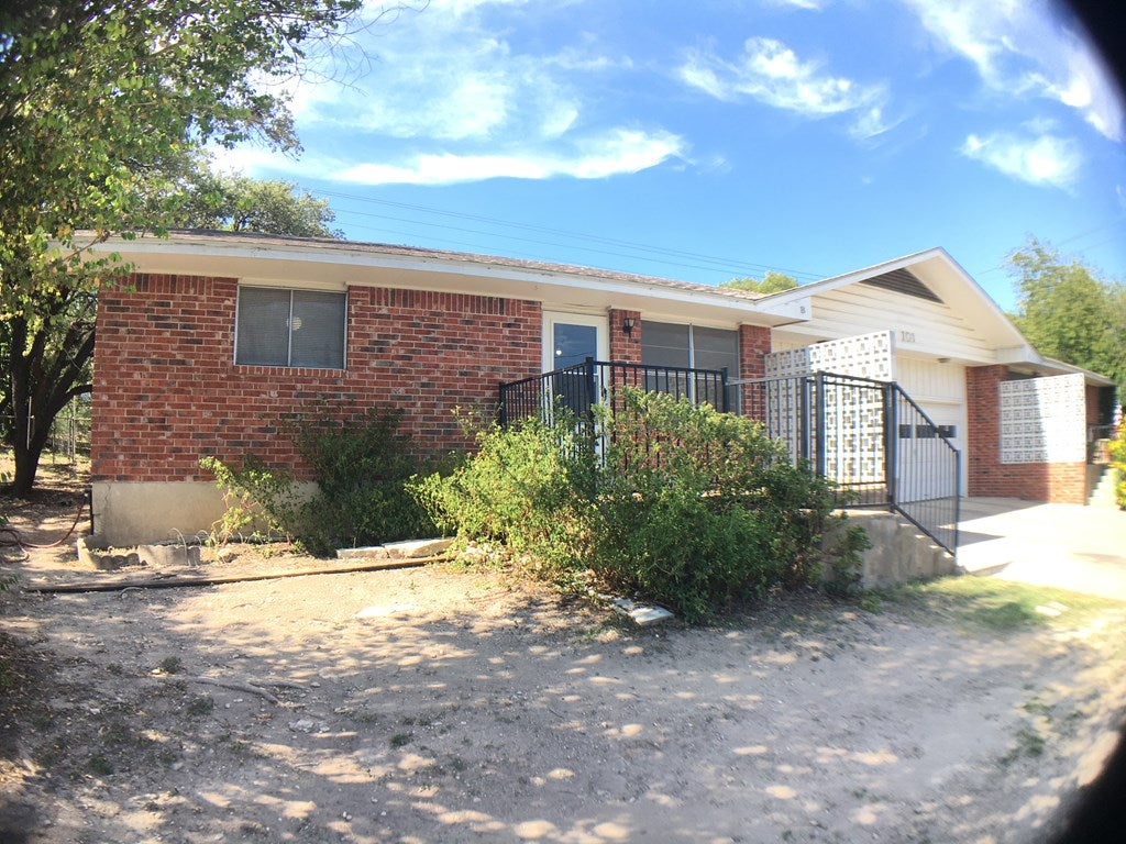 101 B Ranchero Rd, Kerrville, TX 78028 — photo 2