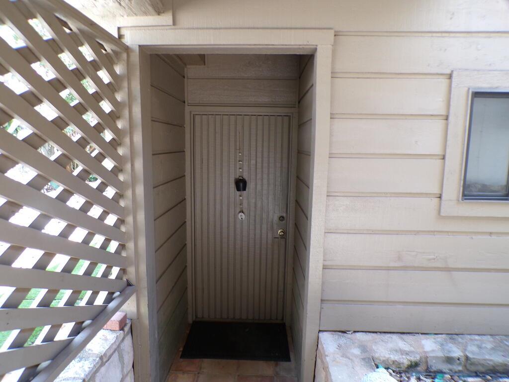 302 Riverhill Blvd — photo