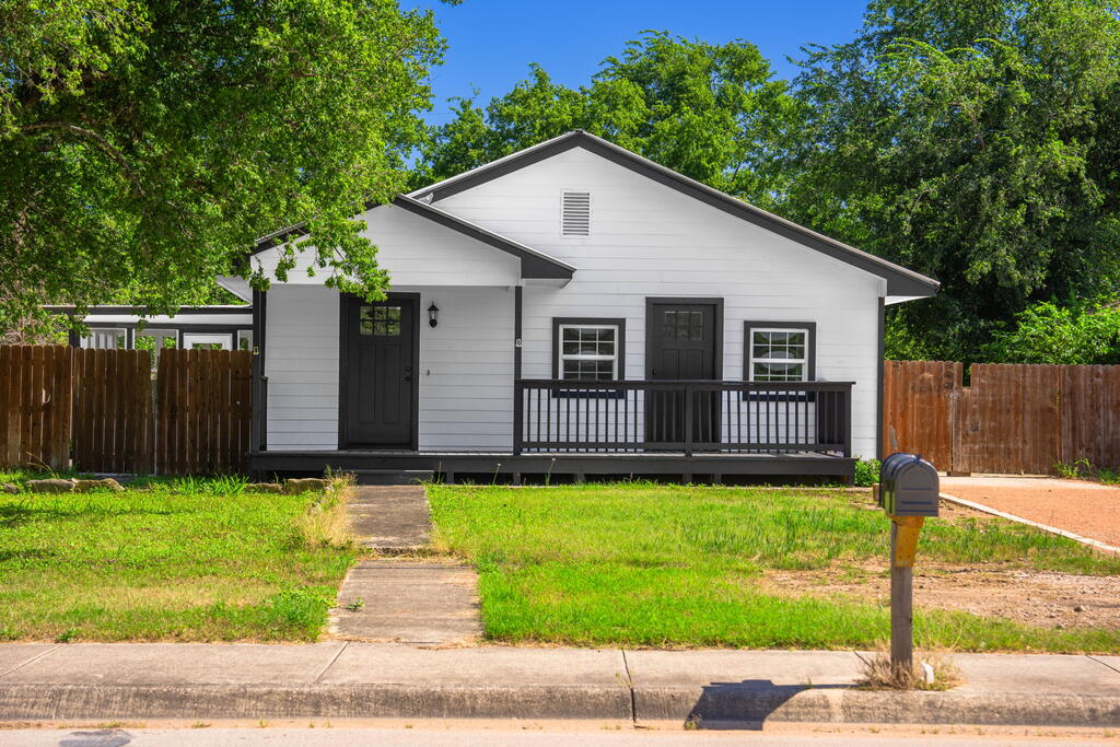 512 Guadalupe St — photo