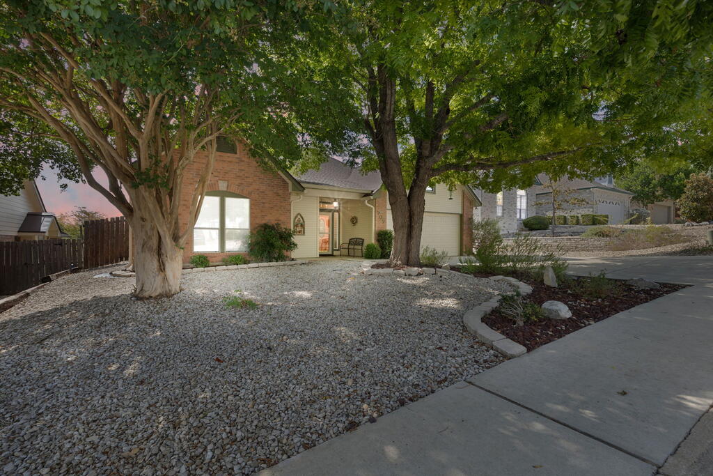 707 Oak Hollow Dr 2 — photo