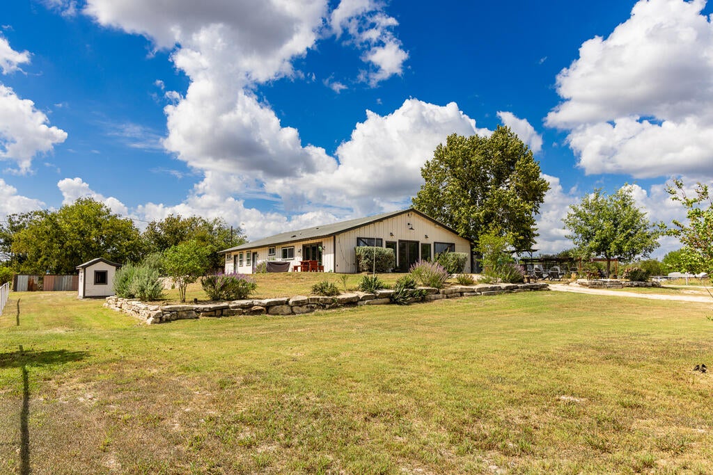 121 Simpson Rd, Comfort, TX 78013 — photo 2