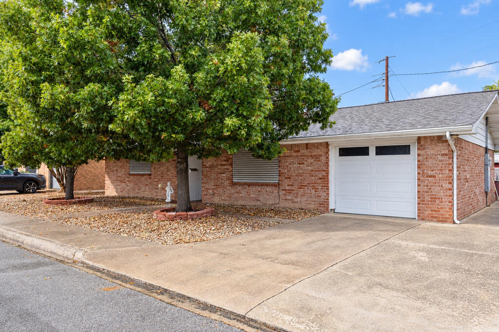 130 Village Dr 30 — photo