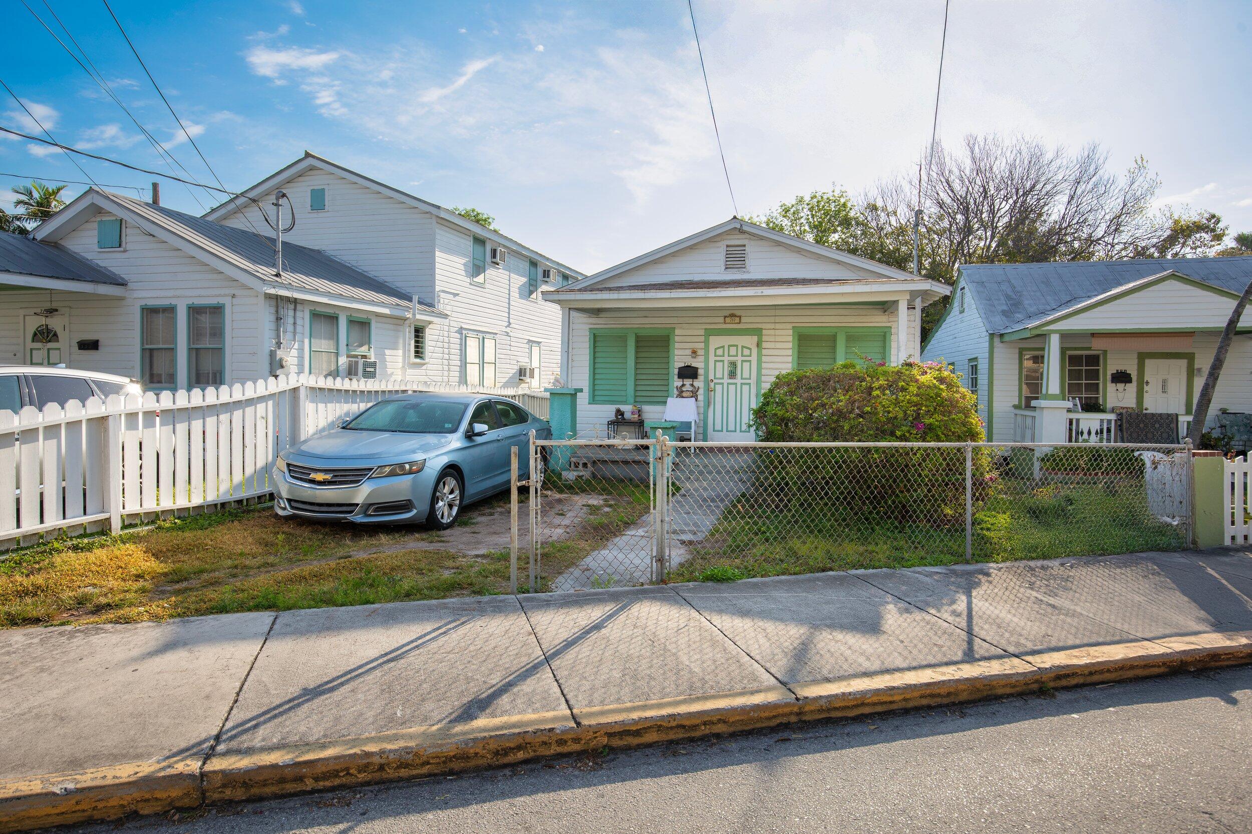 719 Elizabeth Street — photo