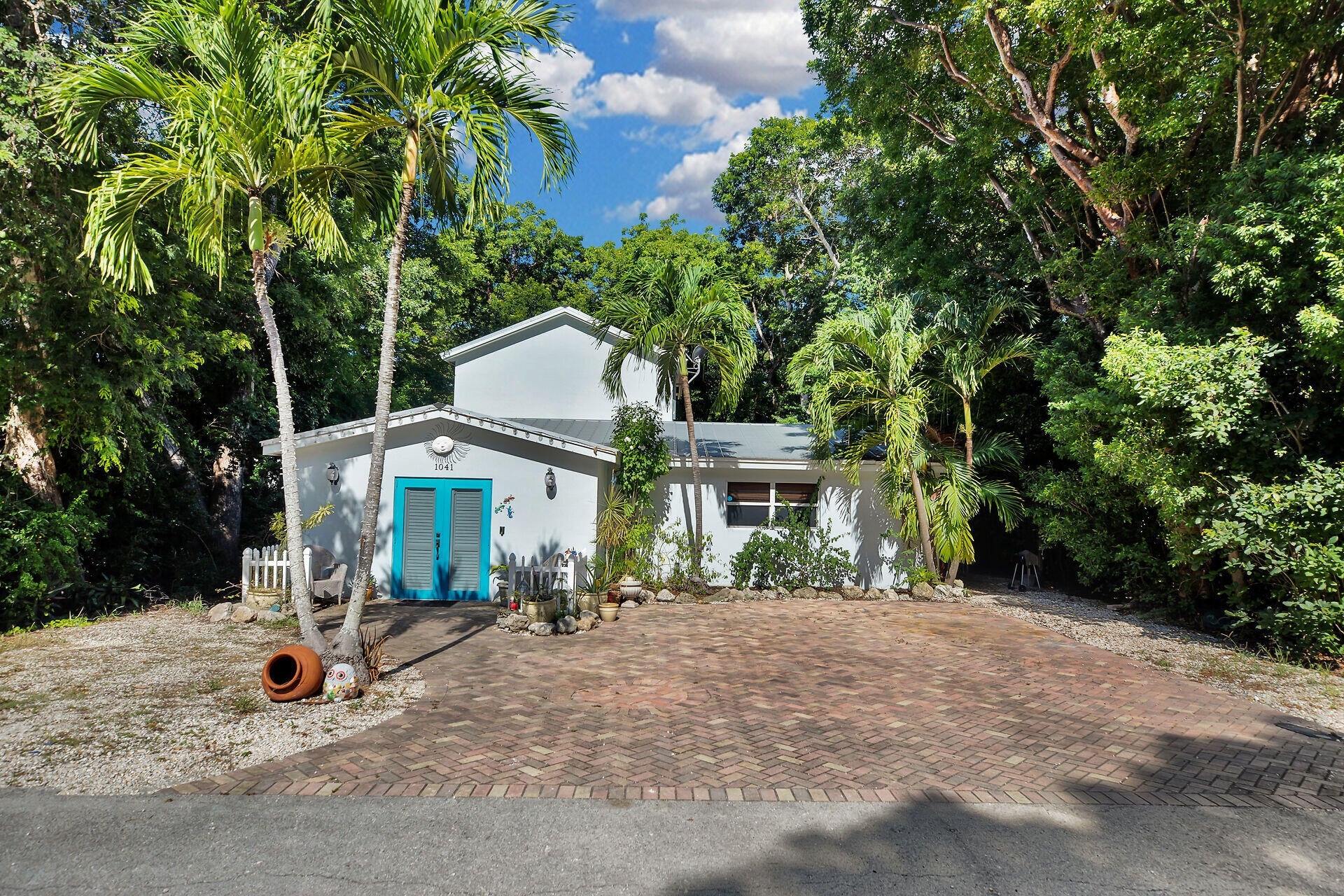 1041 Gibraltar Road — photo