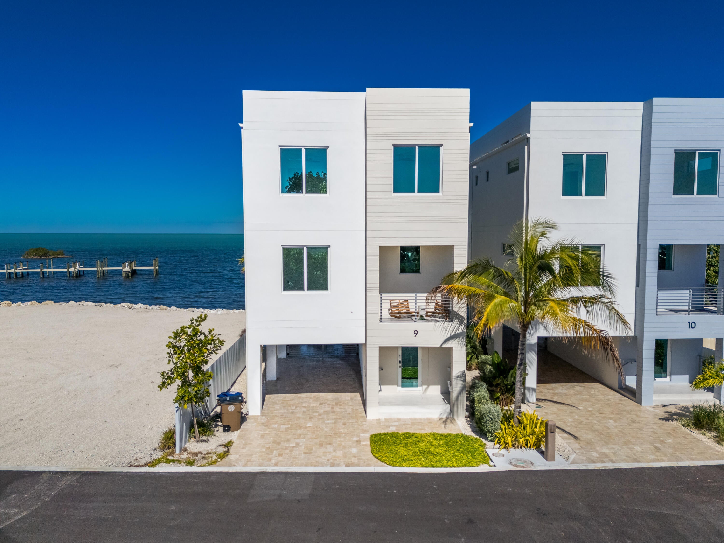 990 41st Street Gulf 9 — photo