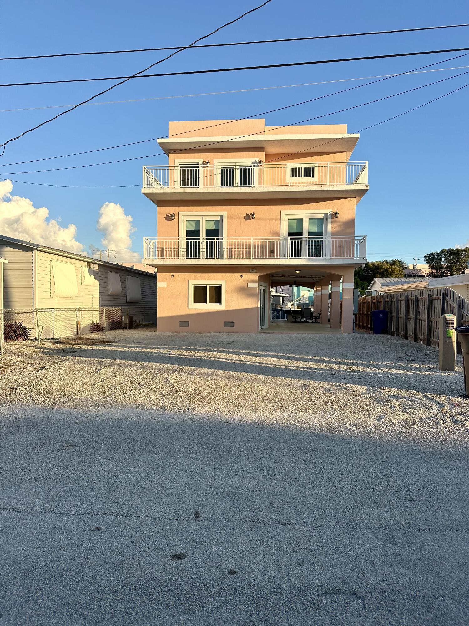 1516 Aqueduct Lane — photo