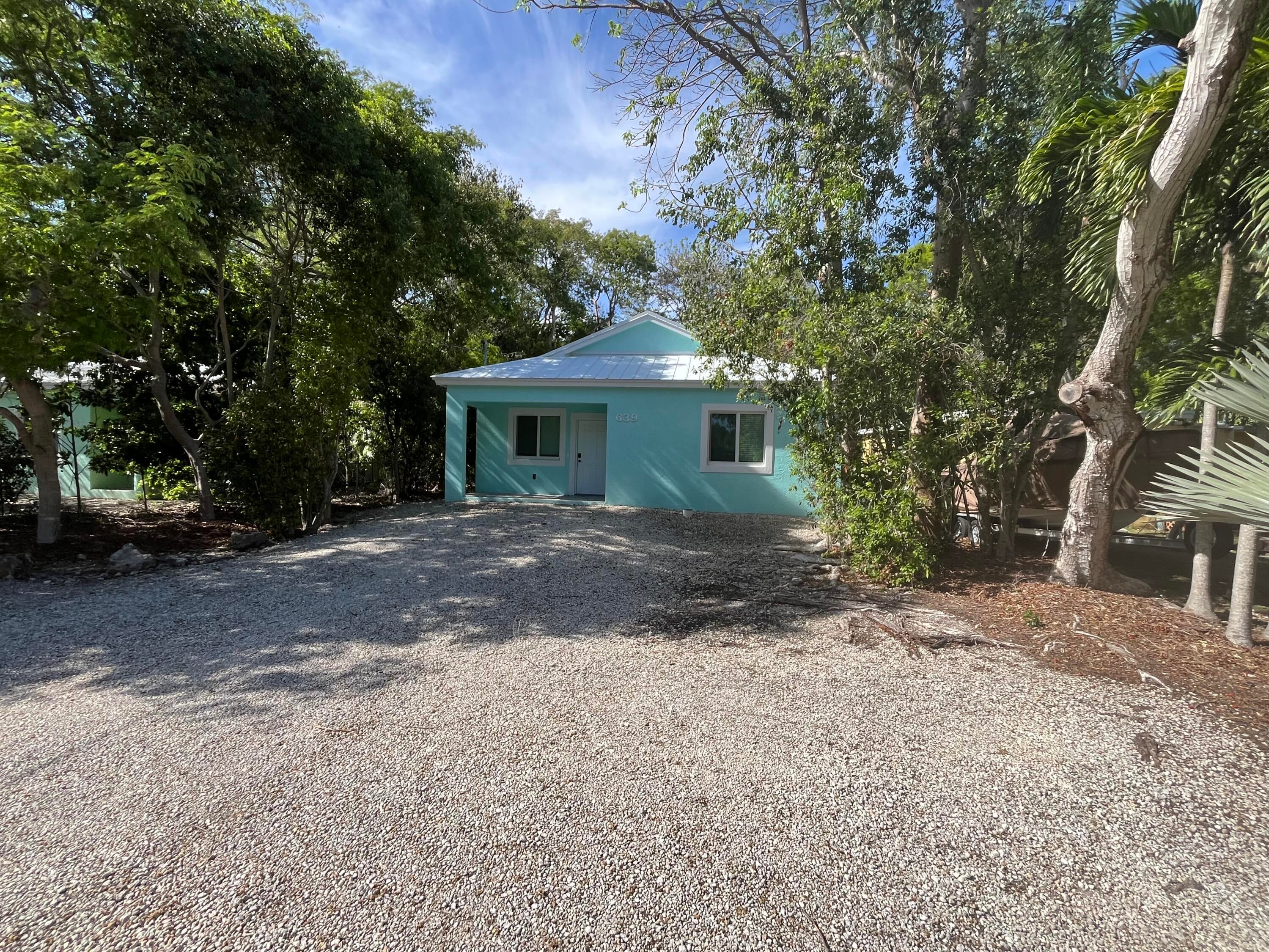 639 Cabrera Street — photo