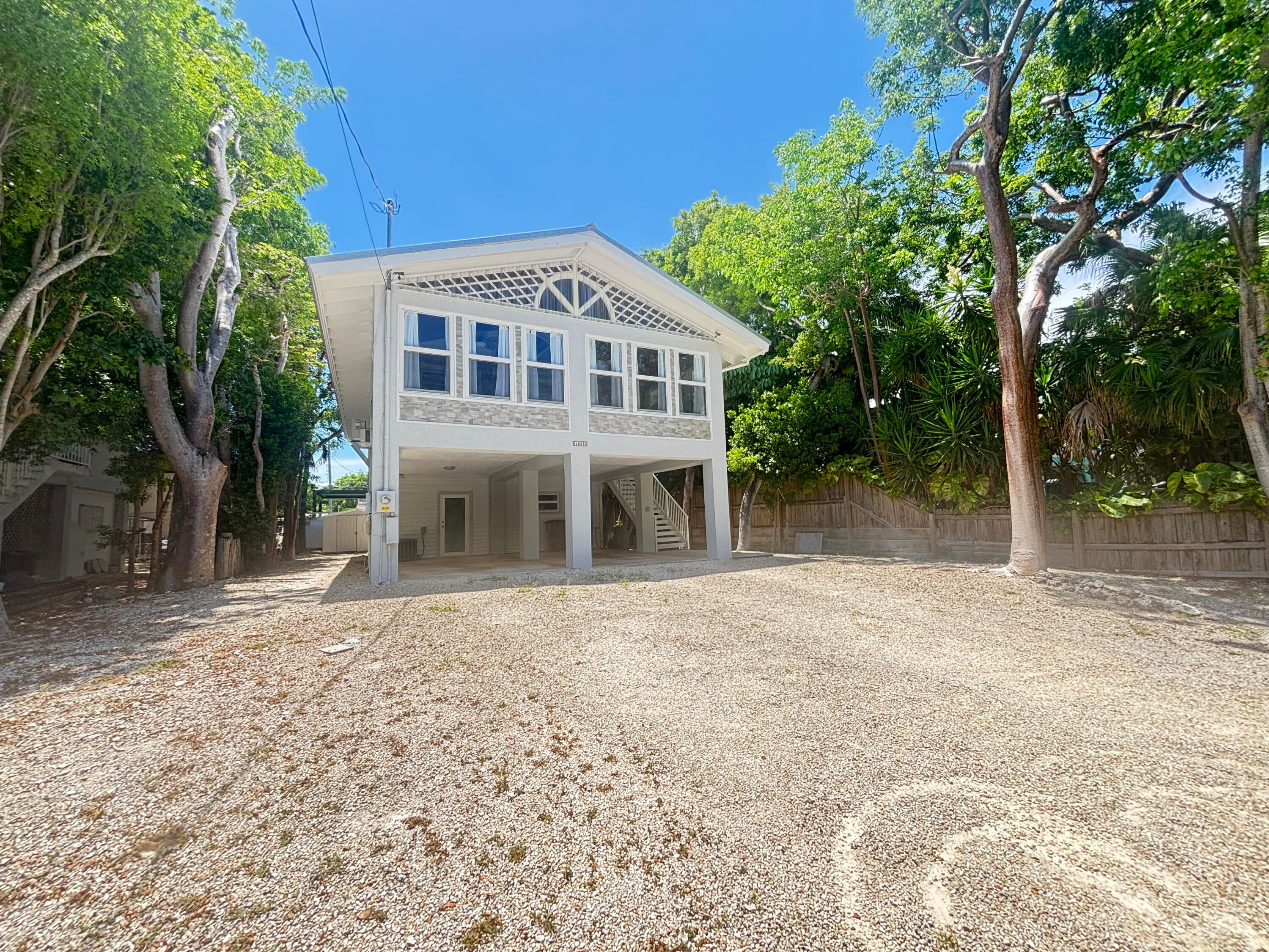 1033 Valencia Road — photo