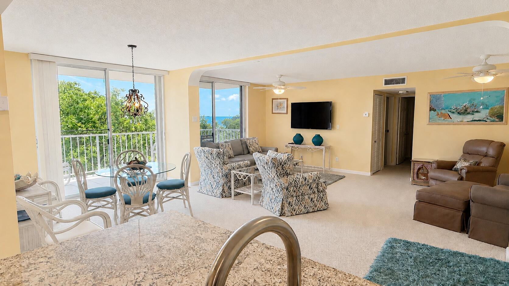 88500 Overseas Highway Apt 424 — photo