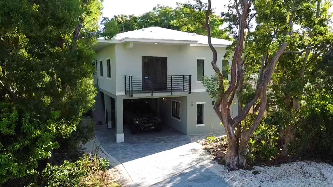 901 Estall Street — photo