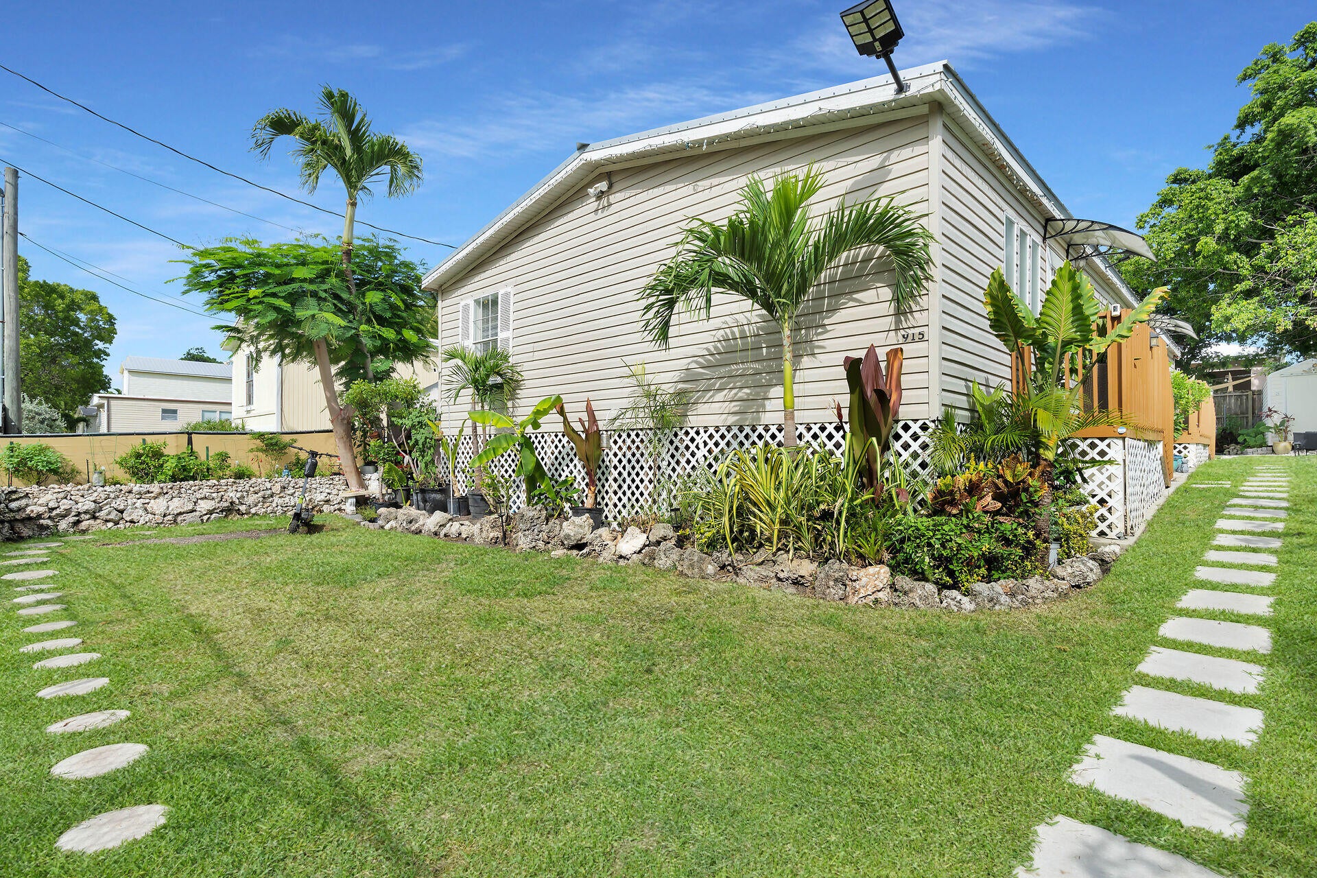 915 Plantation Road — photo