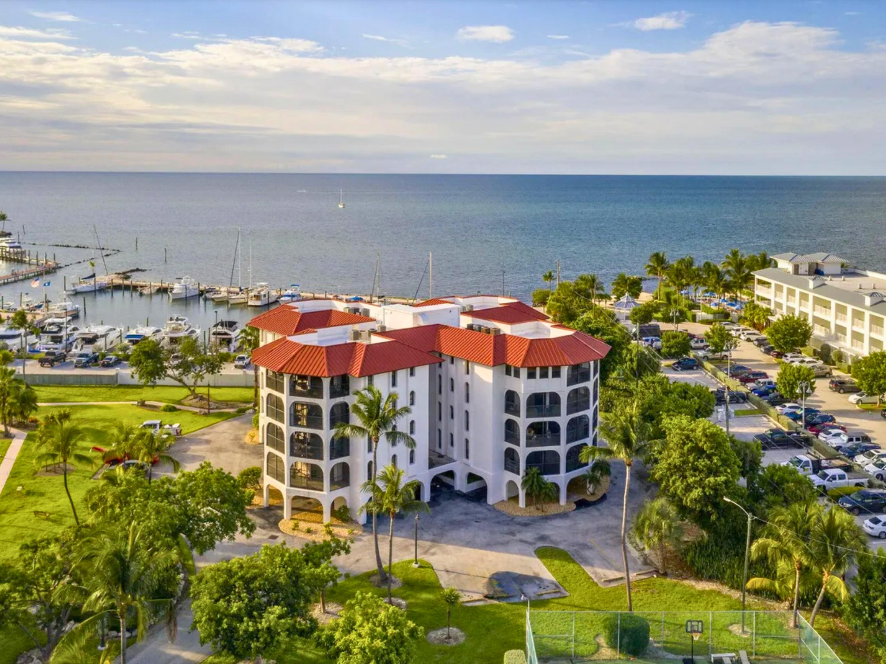 2000 Overseas Highway 4G — photo