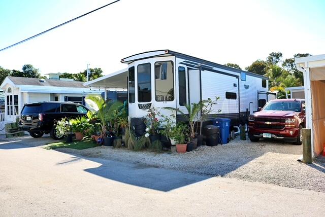325 Calusa Street 475 — photo
