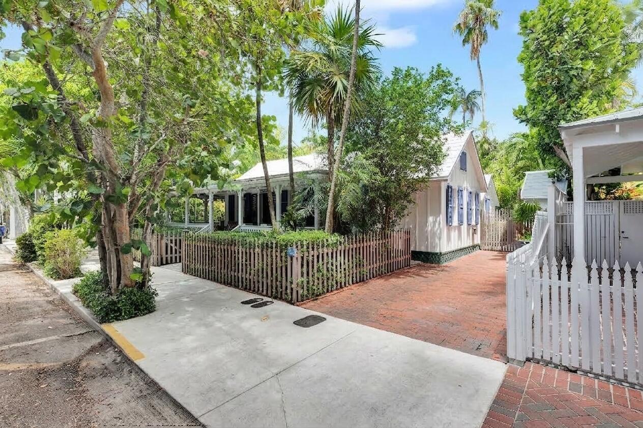 613 Margaret Street — photo