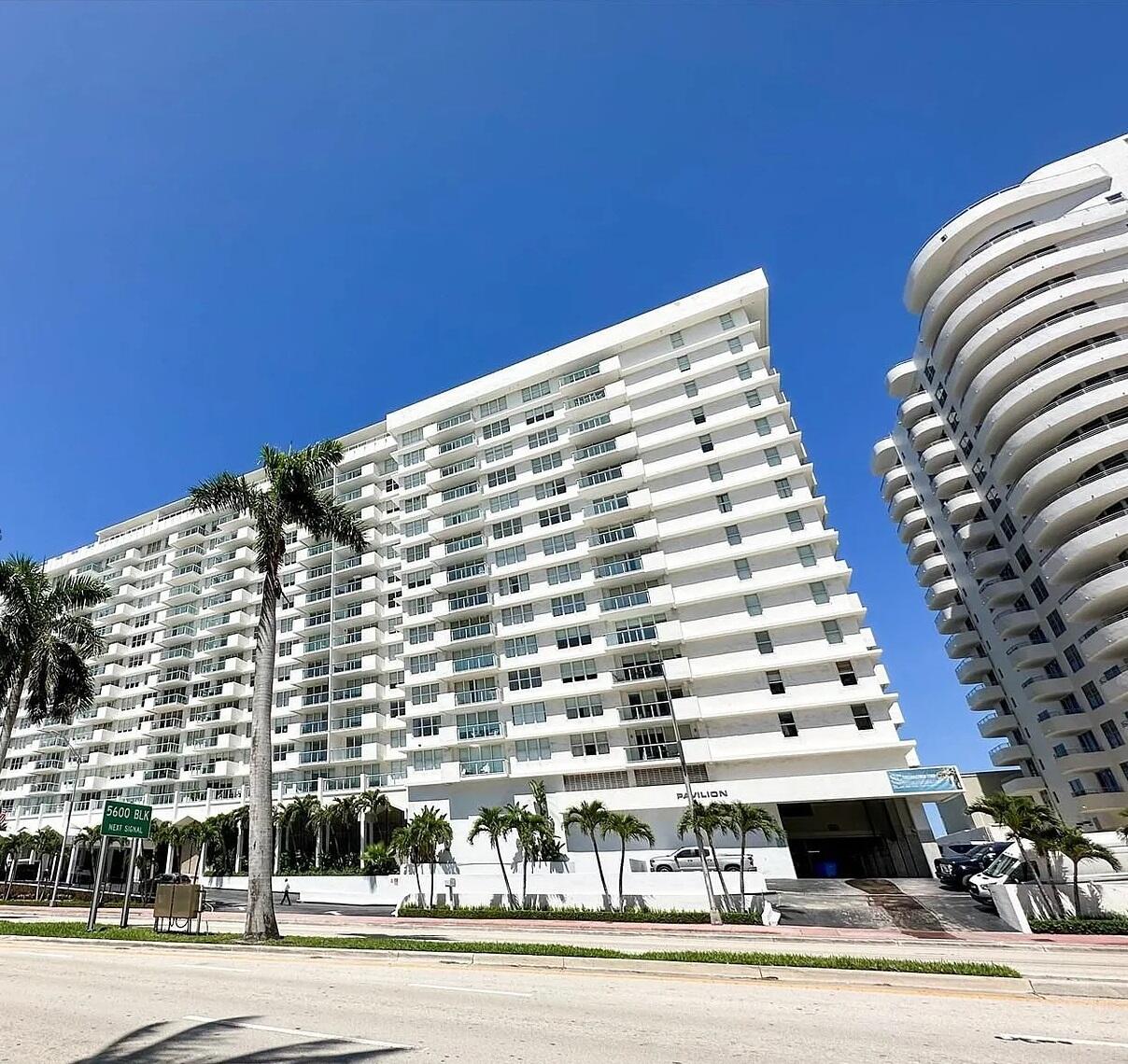 5601 Collins Avenue Apt 808 — photo