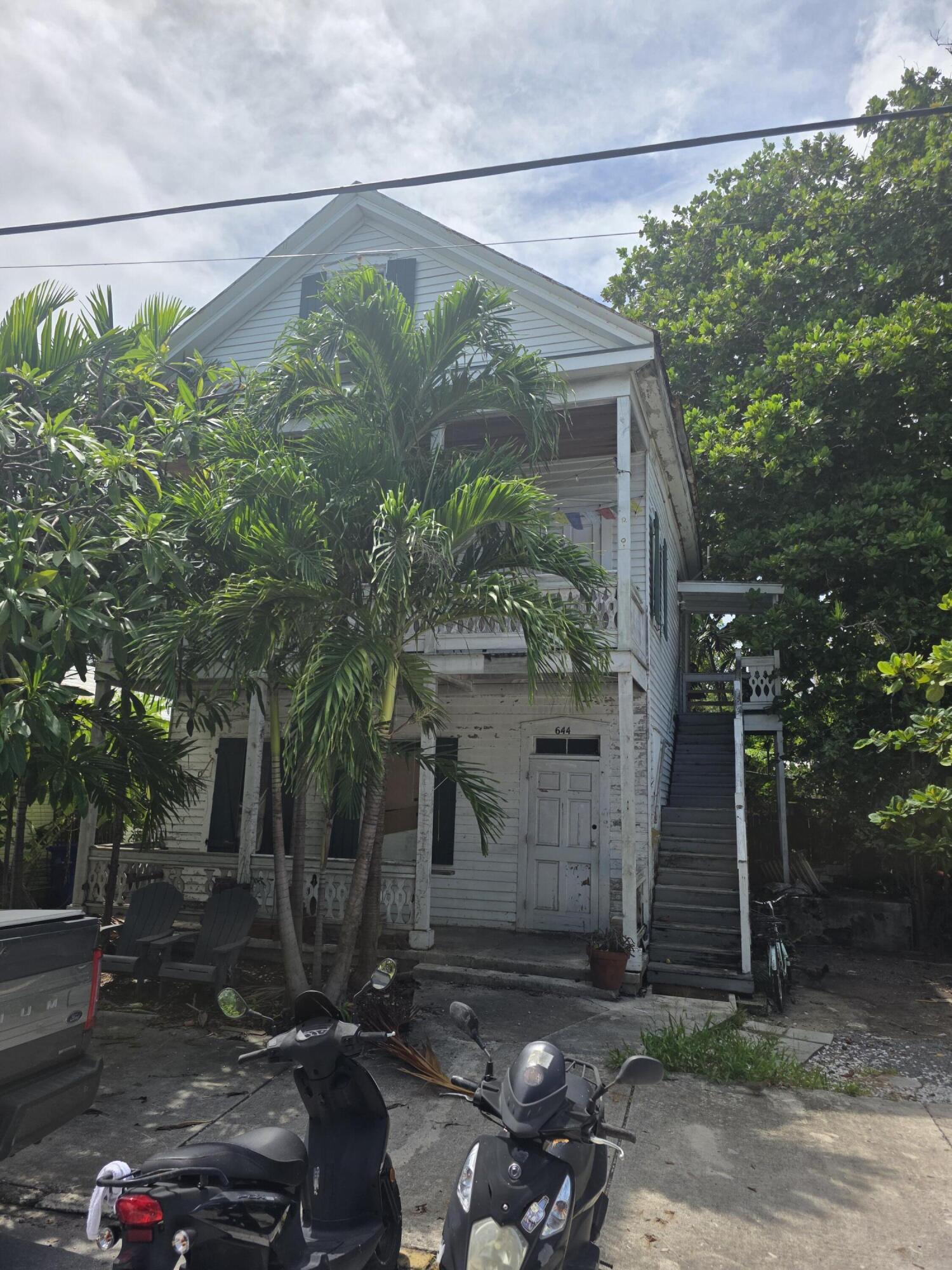 646 William Street — photo
