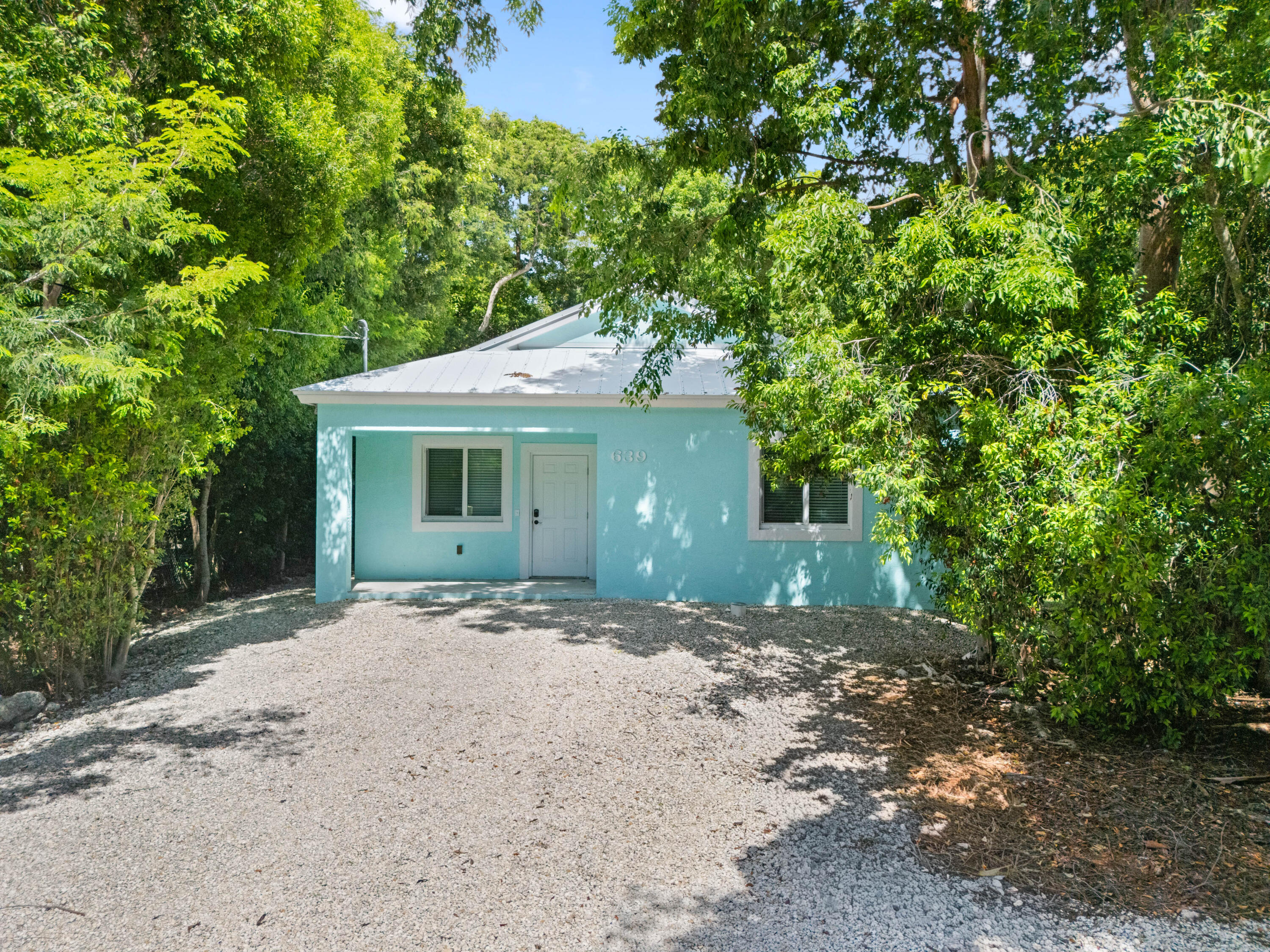 639 Cabrera Street — photo