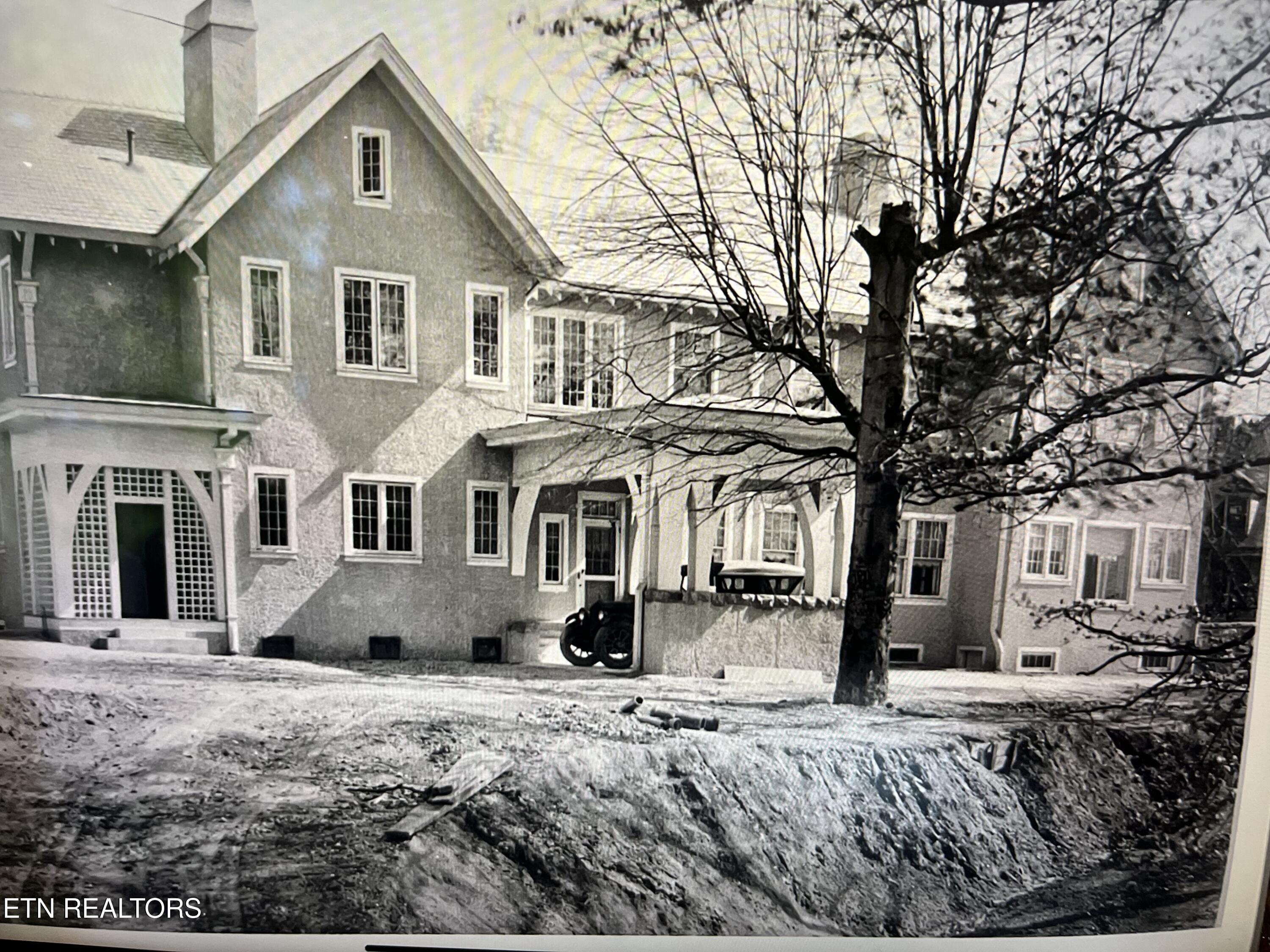 142 Edgewood Rd — photo