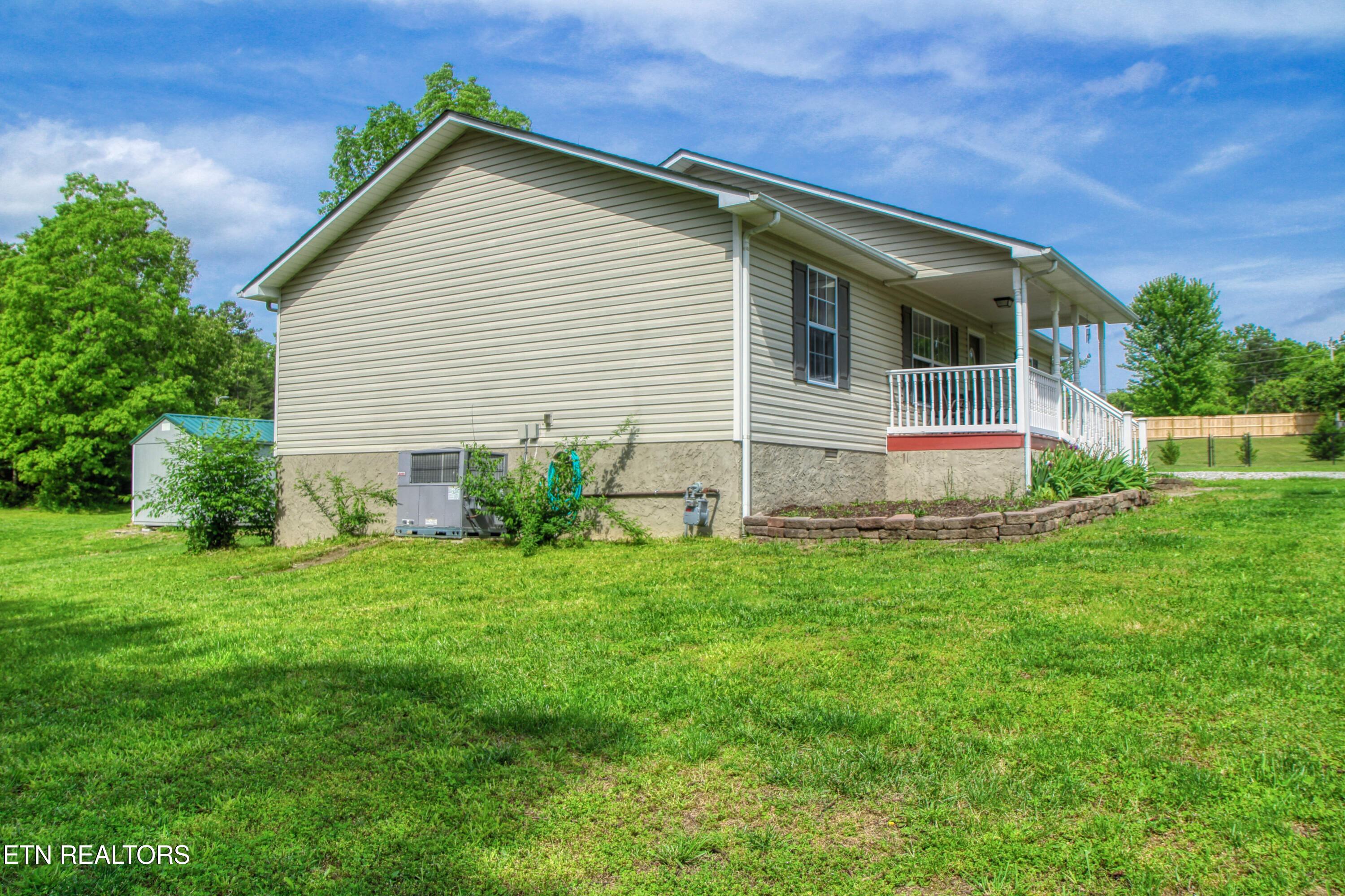 634 Robs Rd, Grimsley, TN 38565 — photo 3