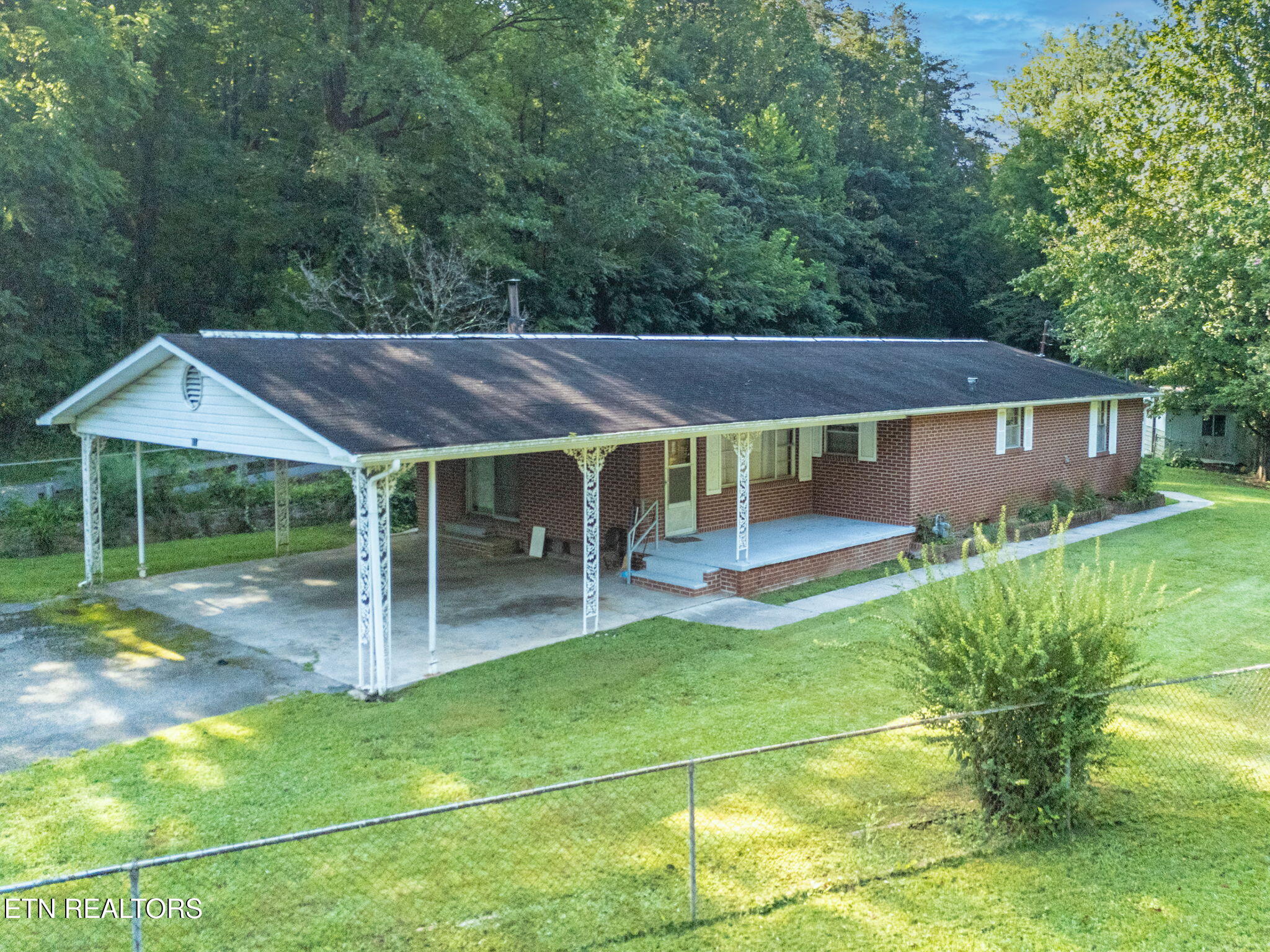 813 Andys Ridge Rd, Rocky Top, TN 37769 — photo 2