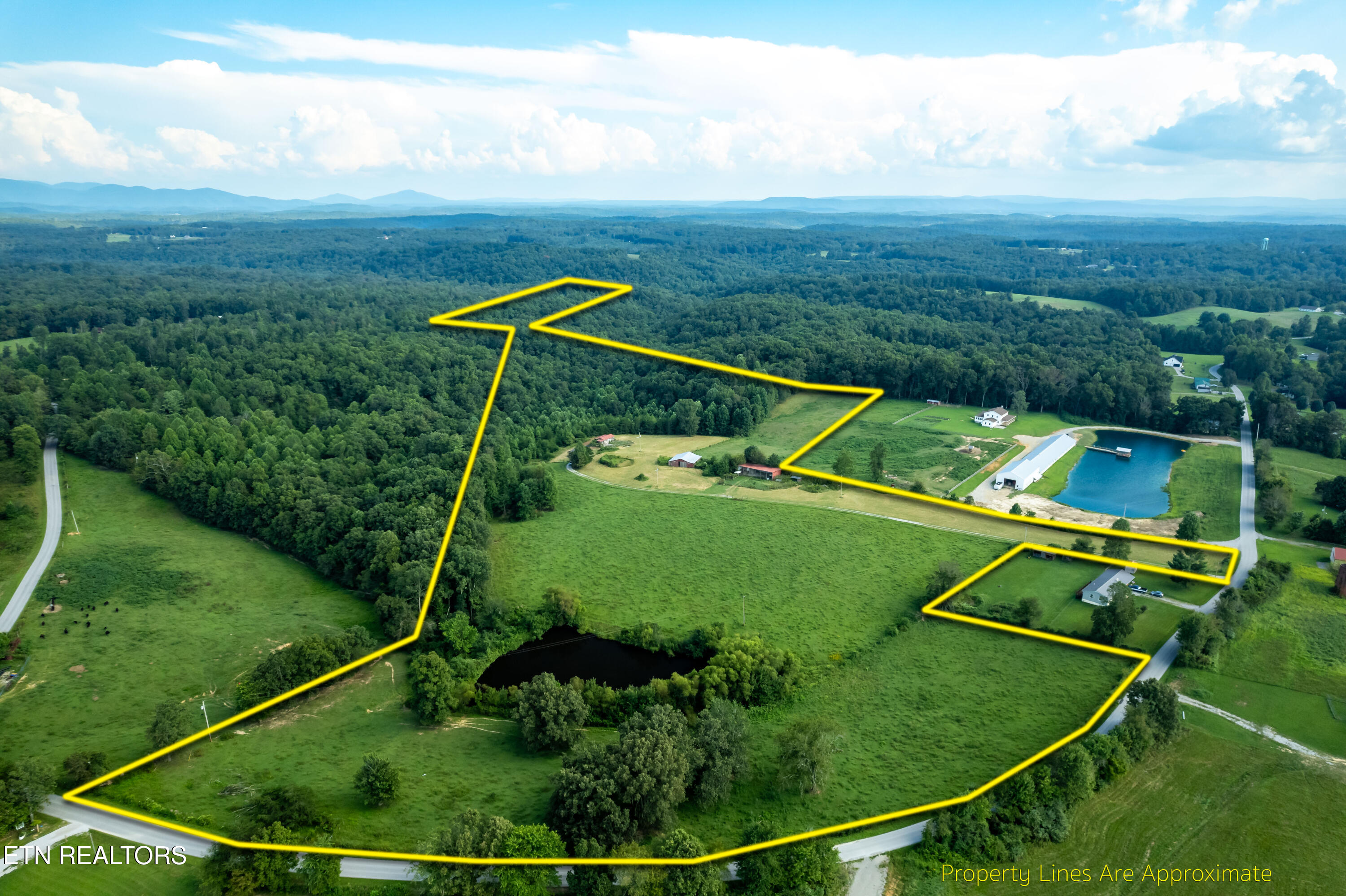 346 Christenson Rd, Deer Lodge, TN 37726 — photo 2