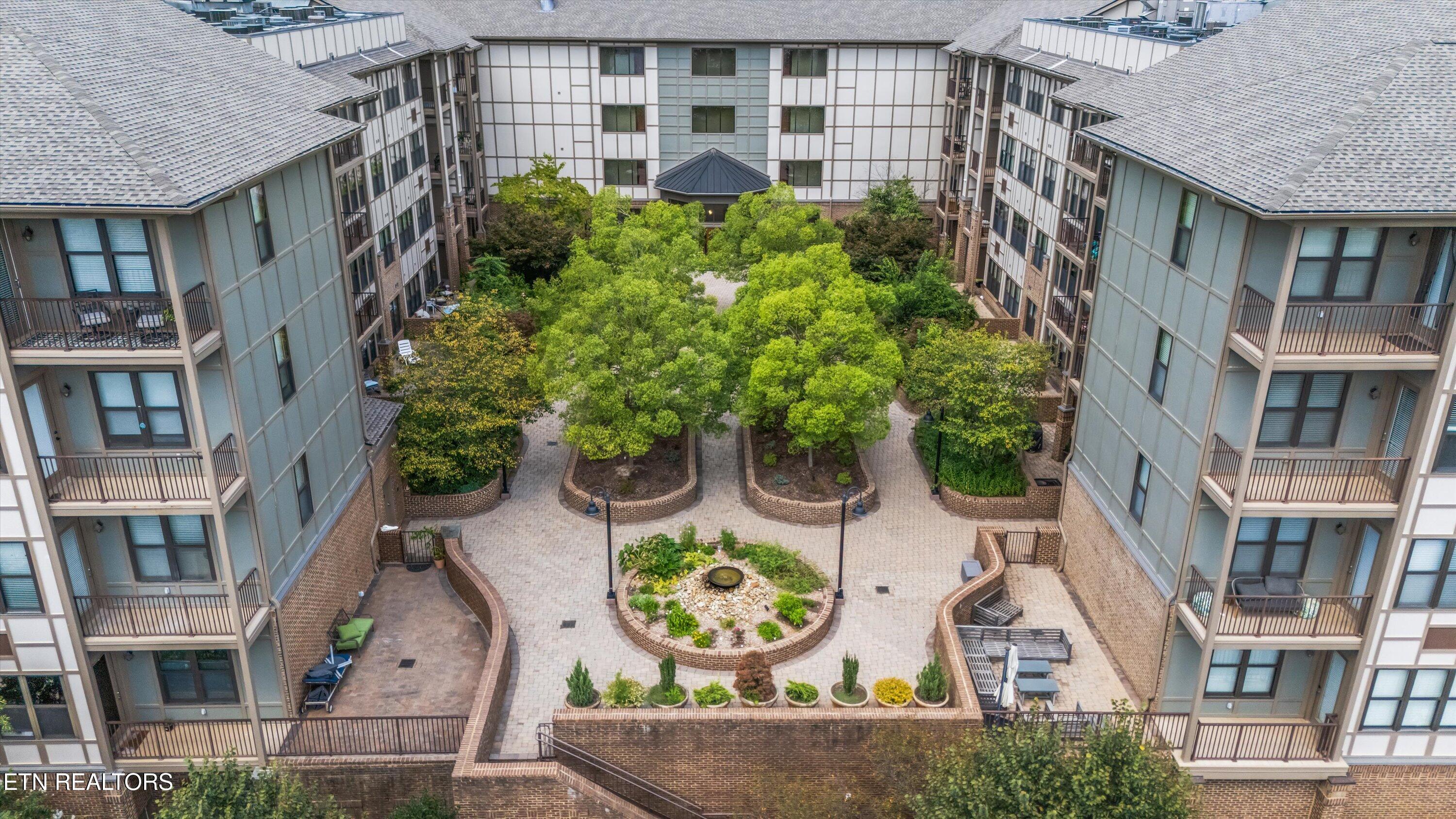 445 W Blount Ave 428 — photo