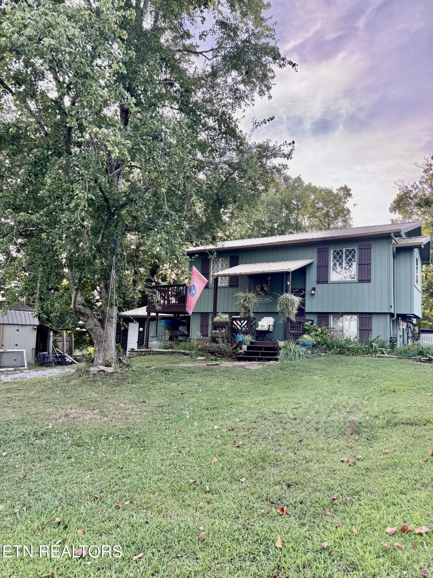 1407 E Park Lane — photo