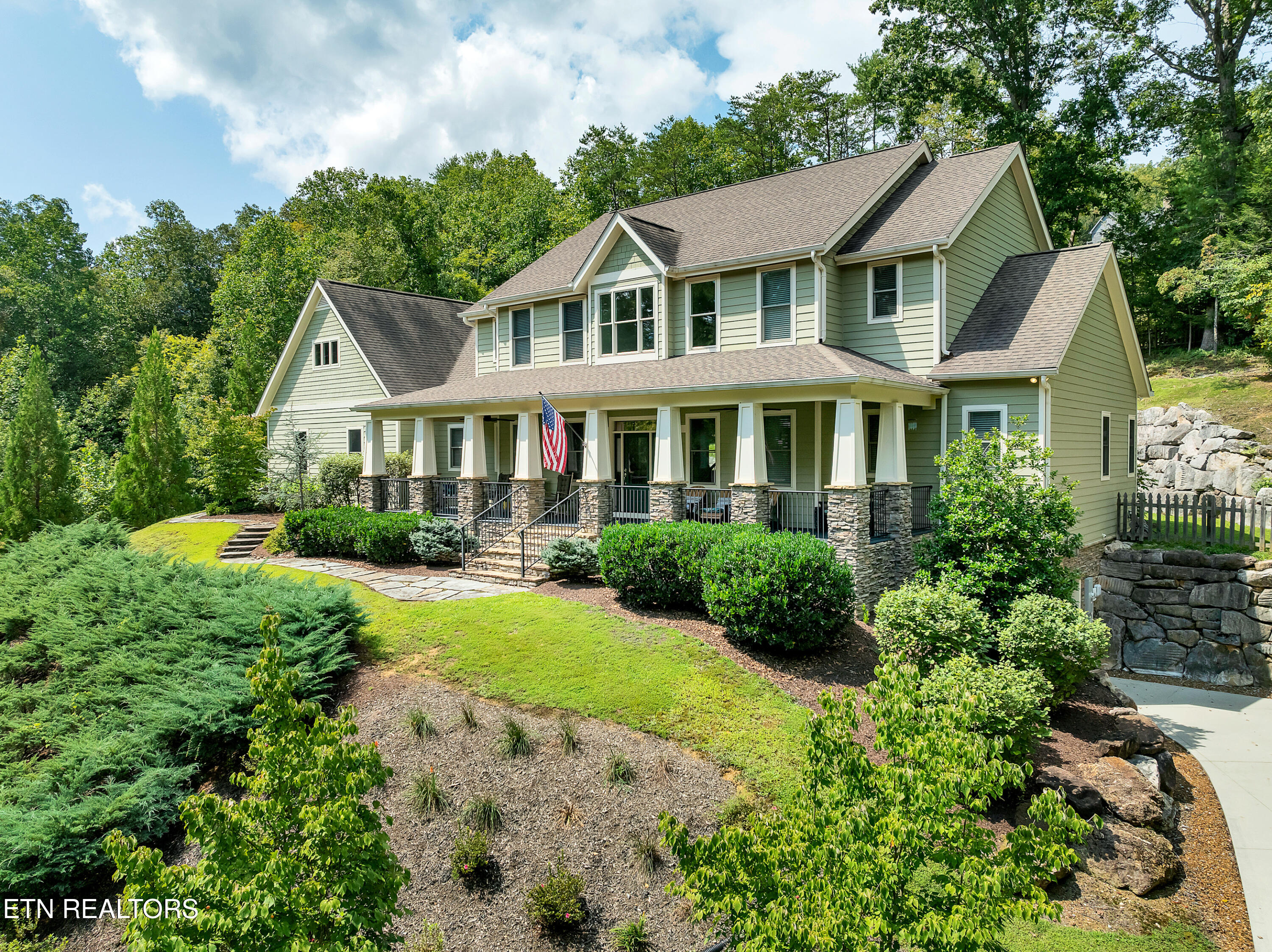 731 Hunters Run Rd — photo