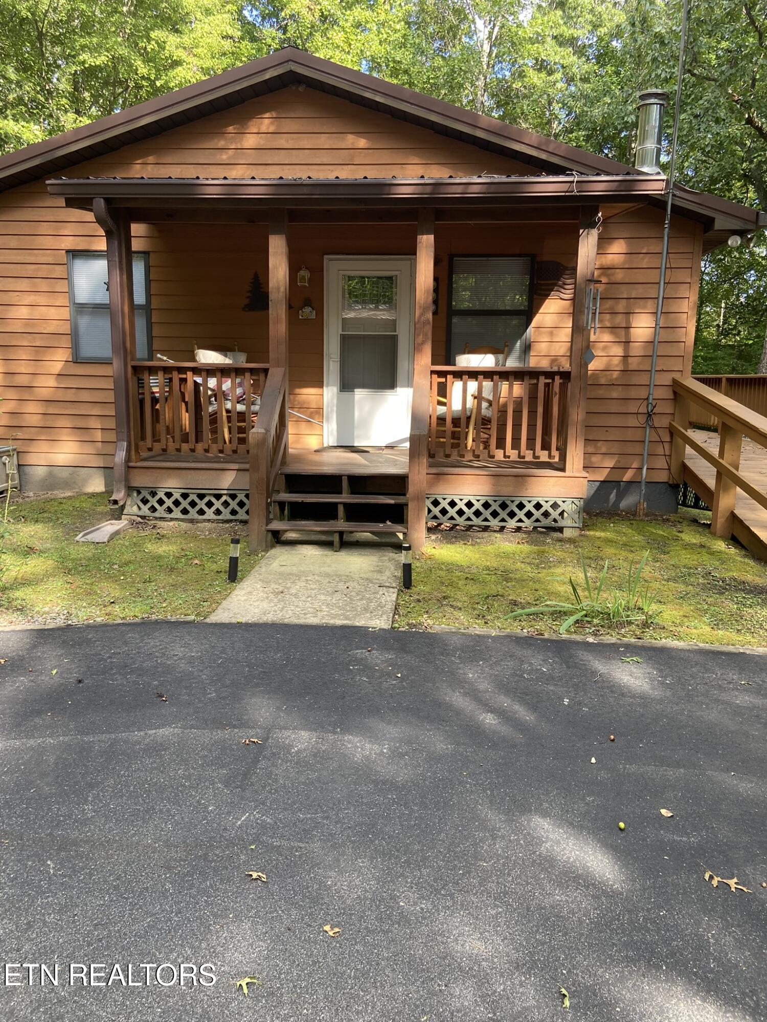 1729 Huckleberry Rd — photo