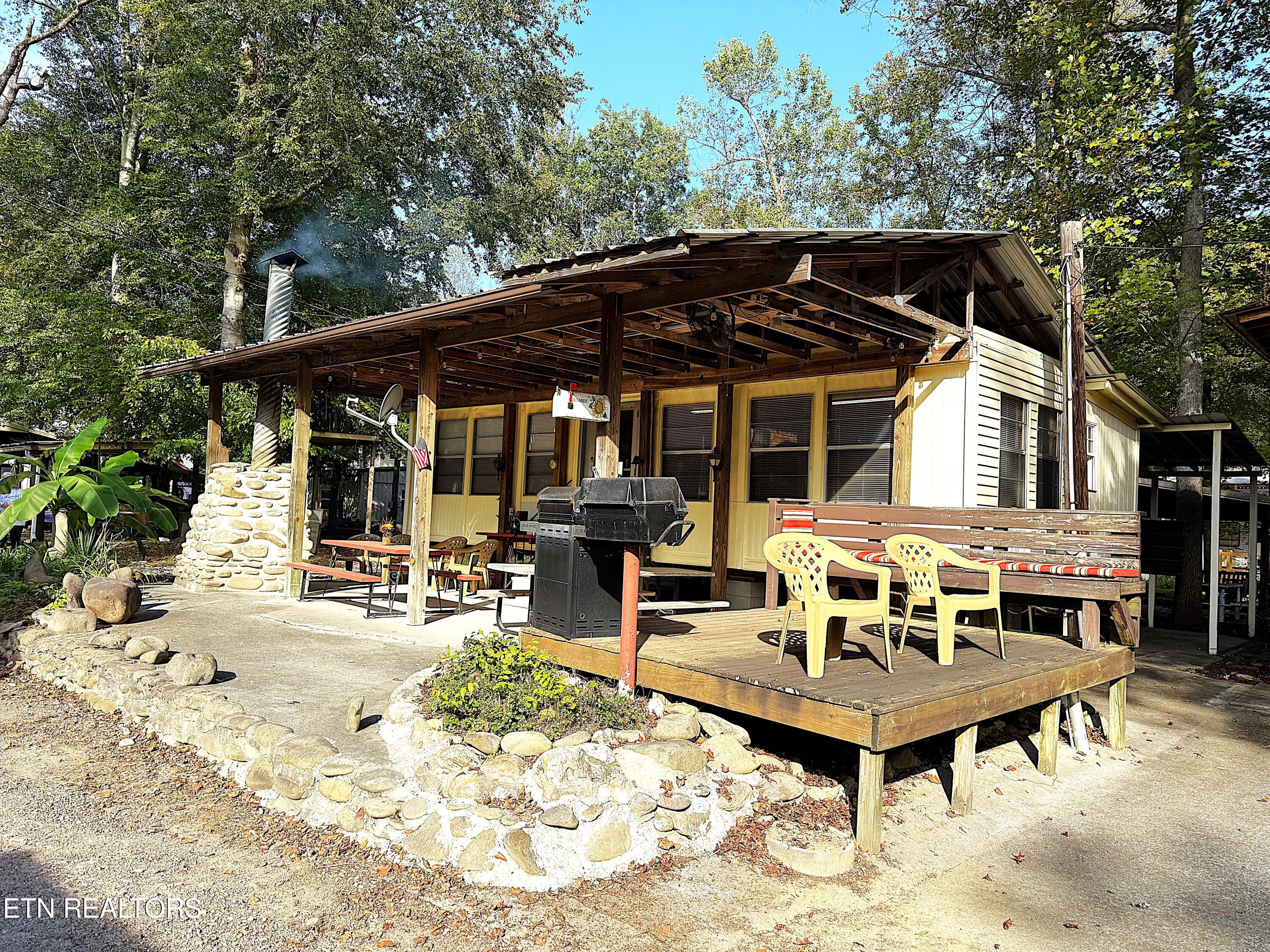 7915 Carnes Rd — photo