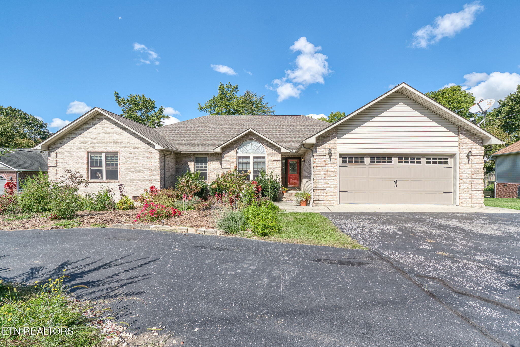 633 E Deer Creek Drive — photo