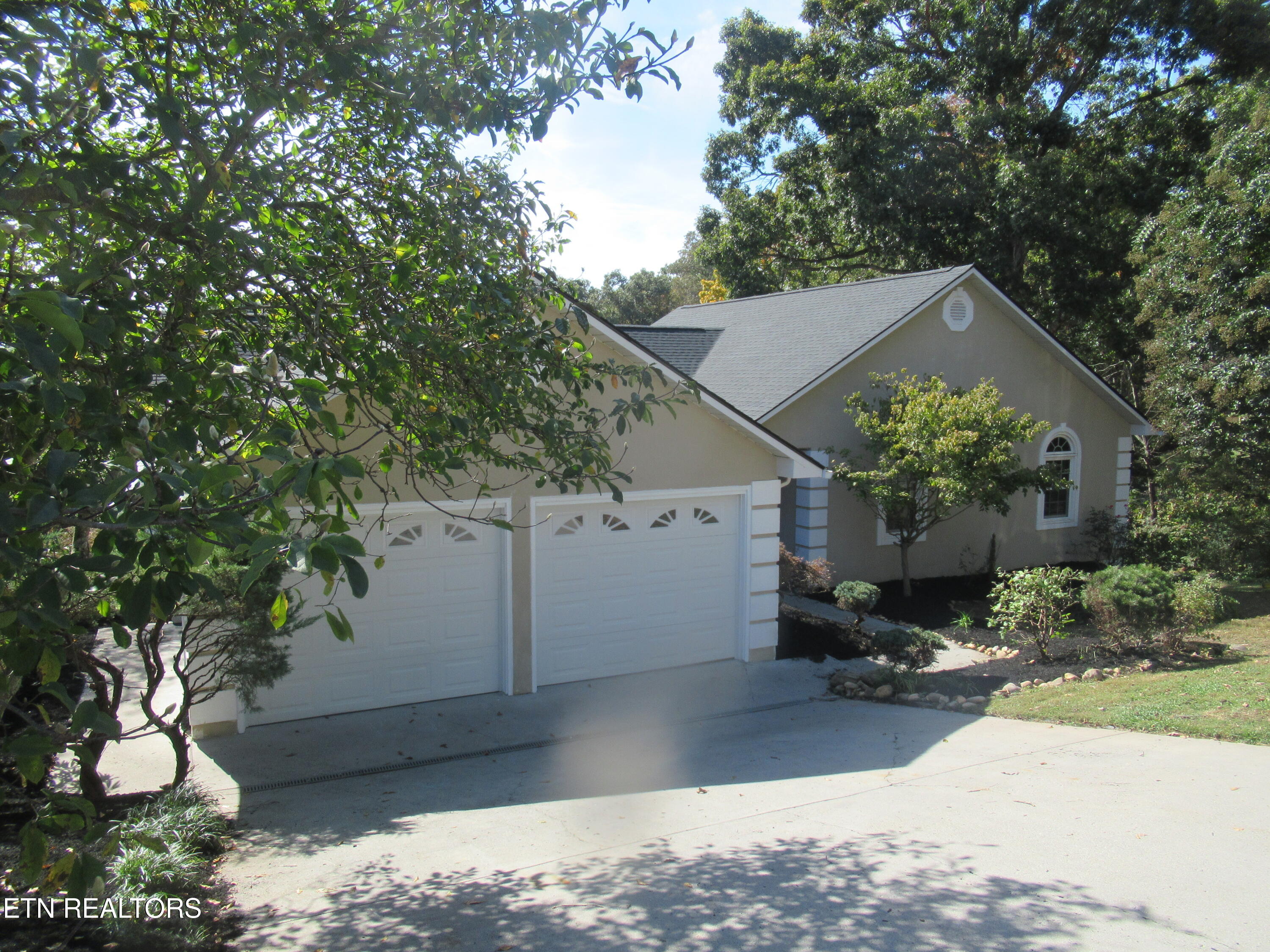 7905 Whitcomb Rd — photo