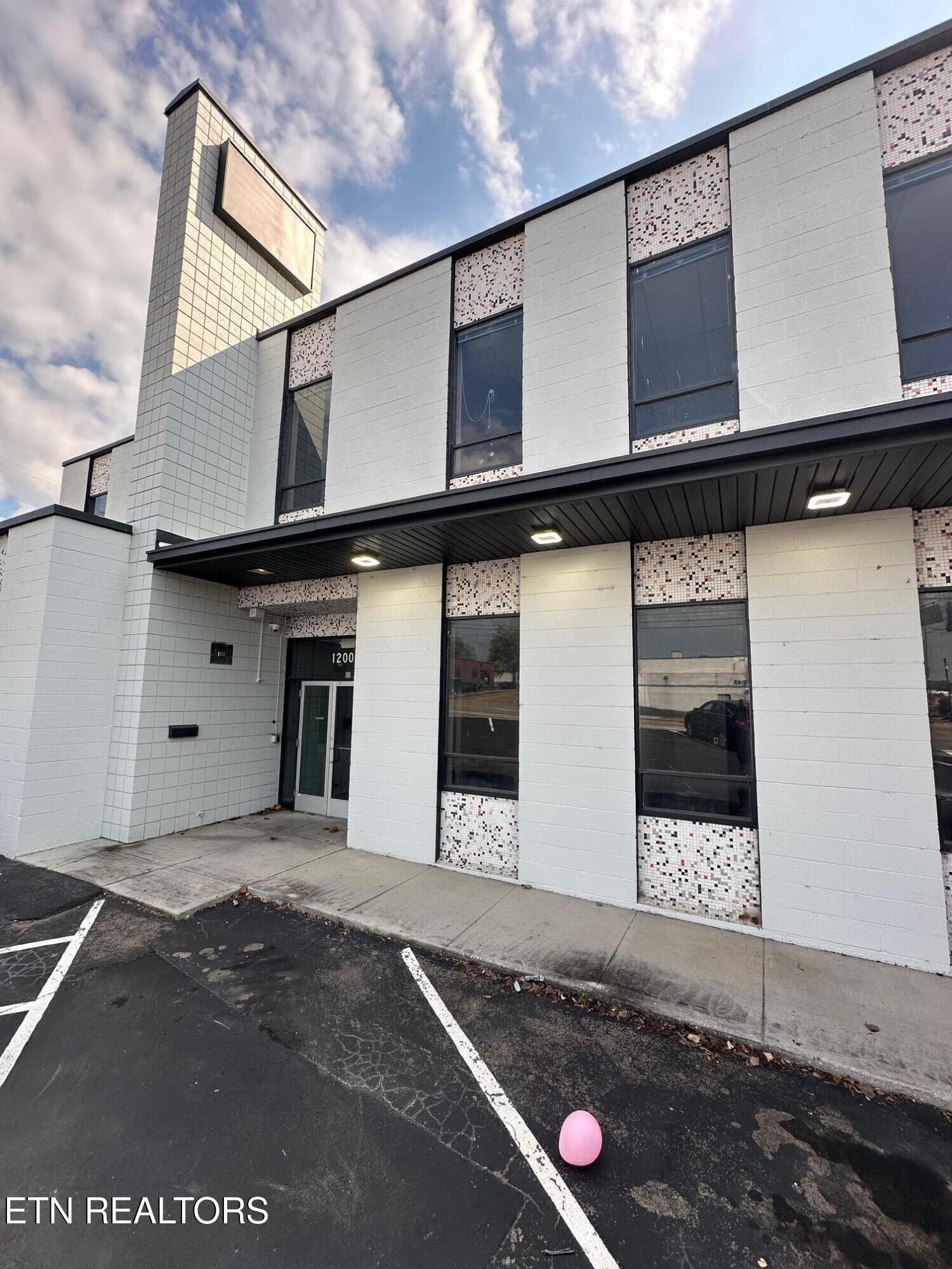 1200 McCalla Ave — photo