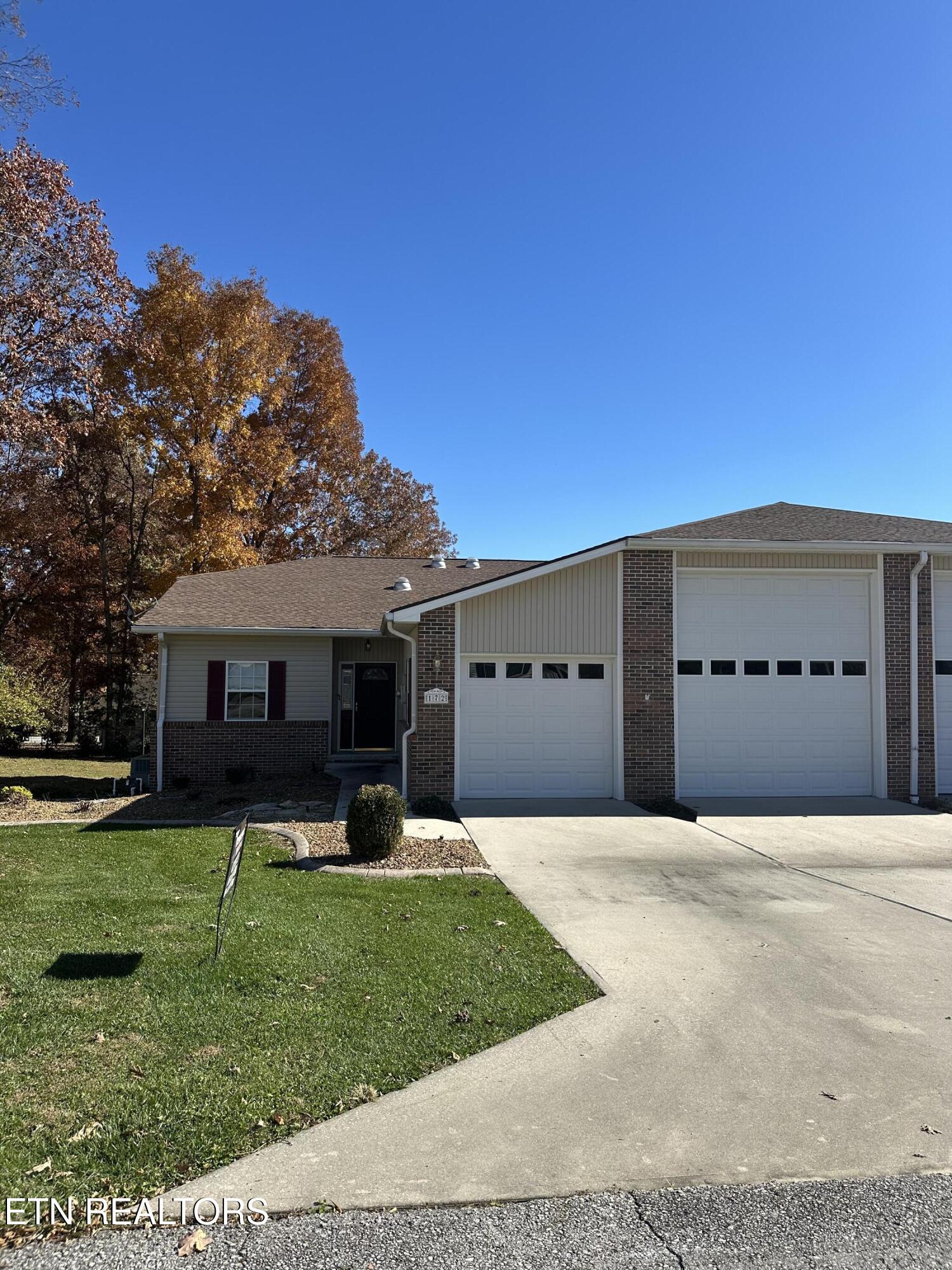 172 Hawthorn Loop — photo