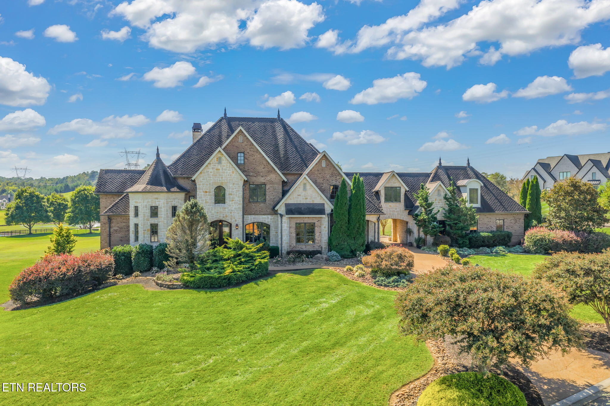 203 Lake Forest Way — photo
