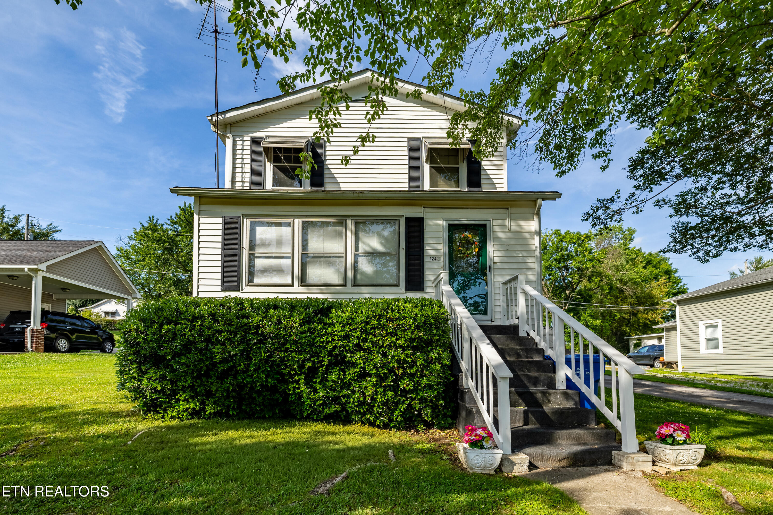 1240 N Wright Rd — photo