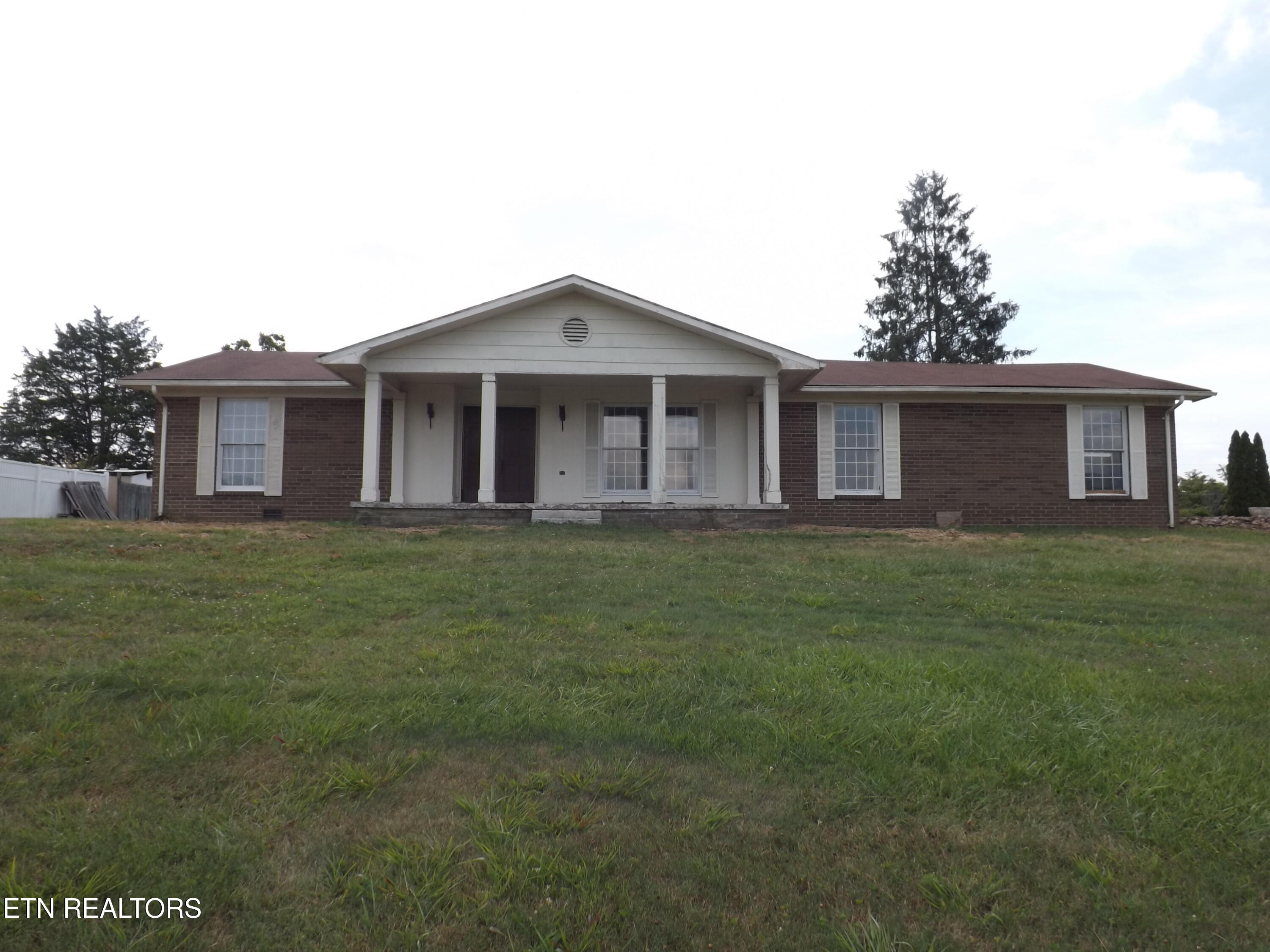 262 Oxford Circle — photo
