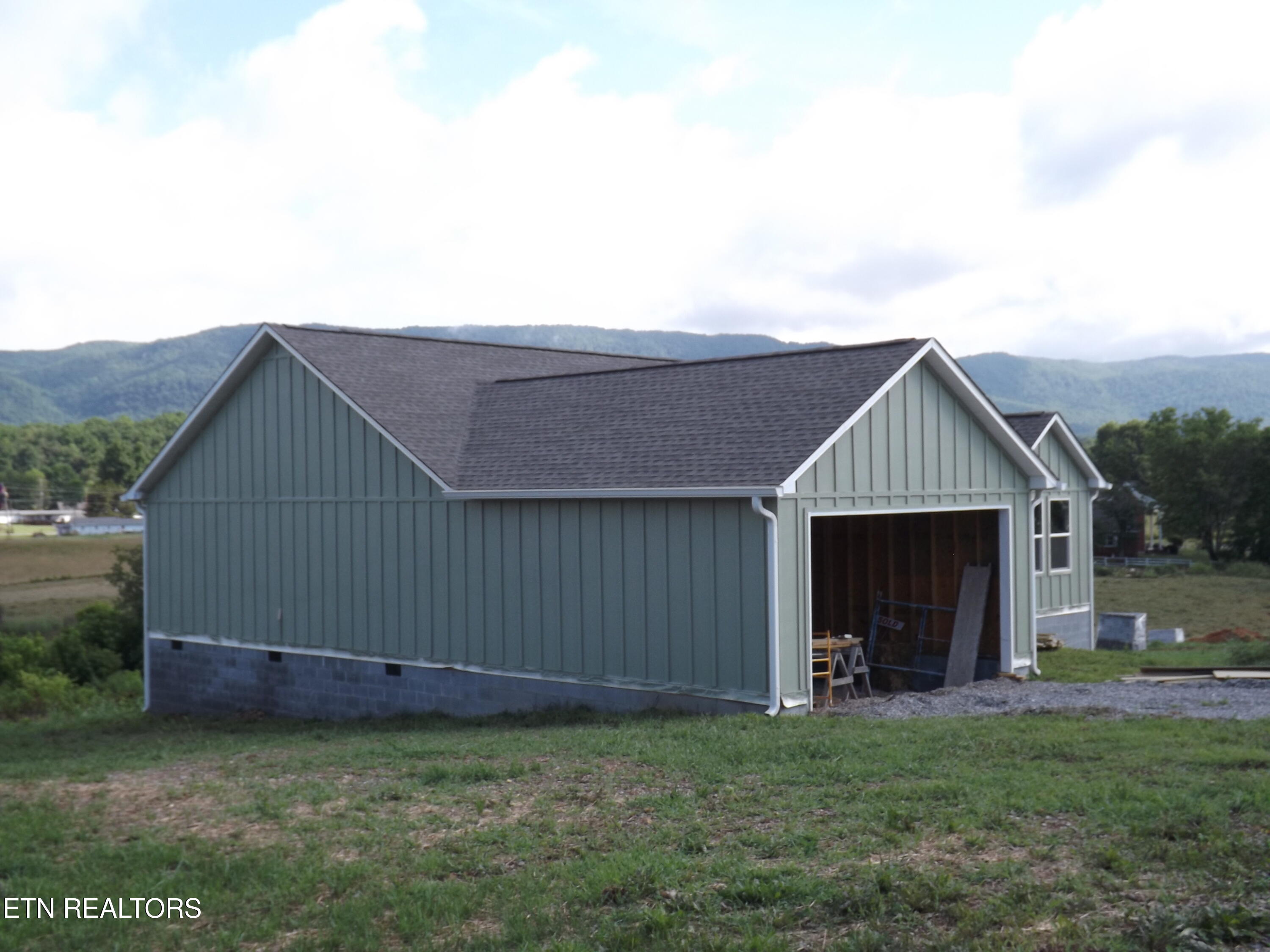 963 Shawanee Rd, Harrogate, TN 37752 — photo 2