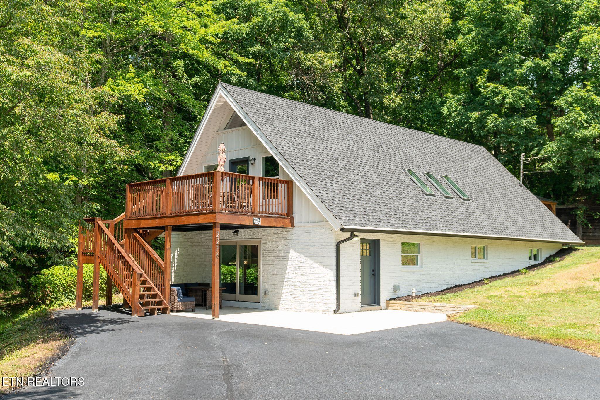2276 Allenridge Drive — photo